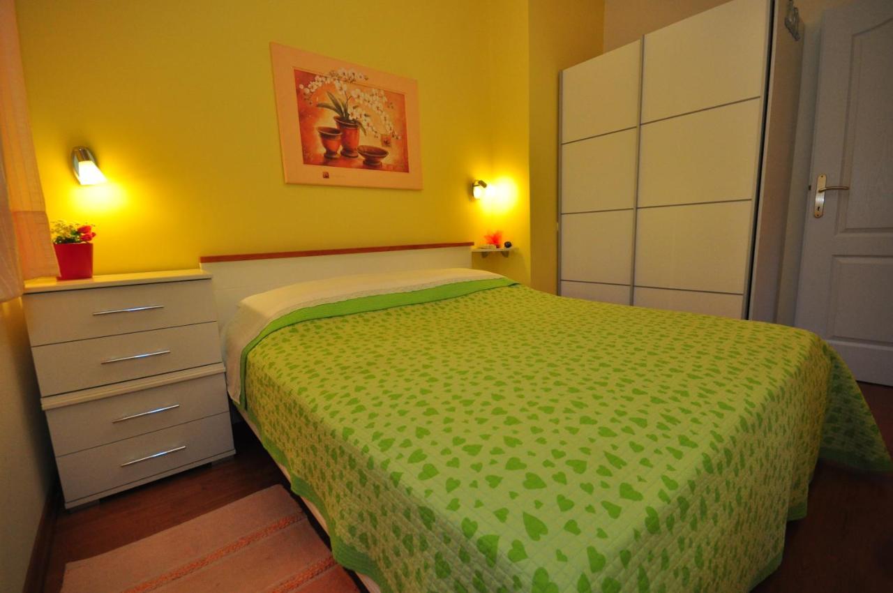 Ferienwohnung Tri Palme Prvic Sepurine Exterior foto