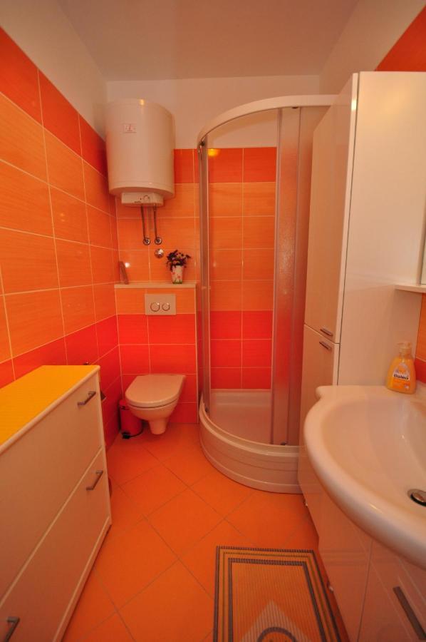 Ferienwohnung Tri Palme Prvic Sepurine Exterior foto